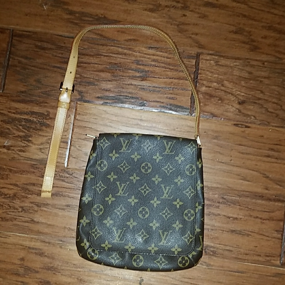 Louis Vuitton Mussette Tango shoulder bag